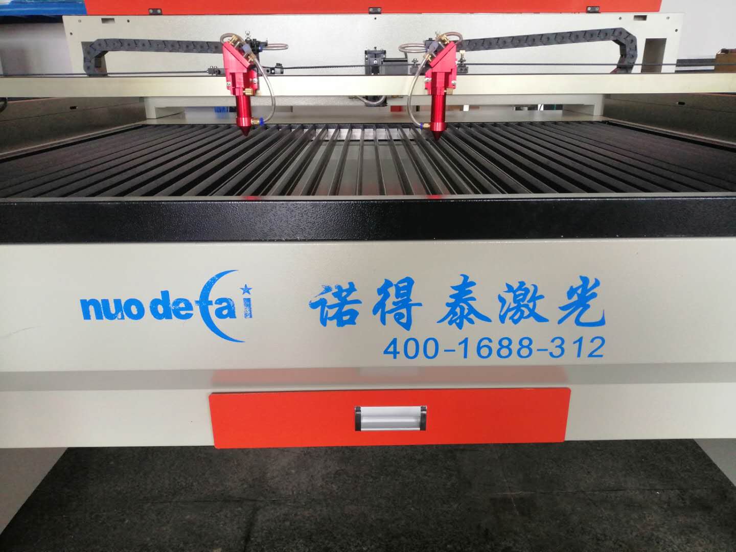 云母板的切割沒有一點技術(shù)實力還真弄不好這種激光切割機！