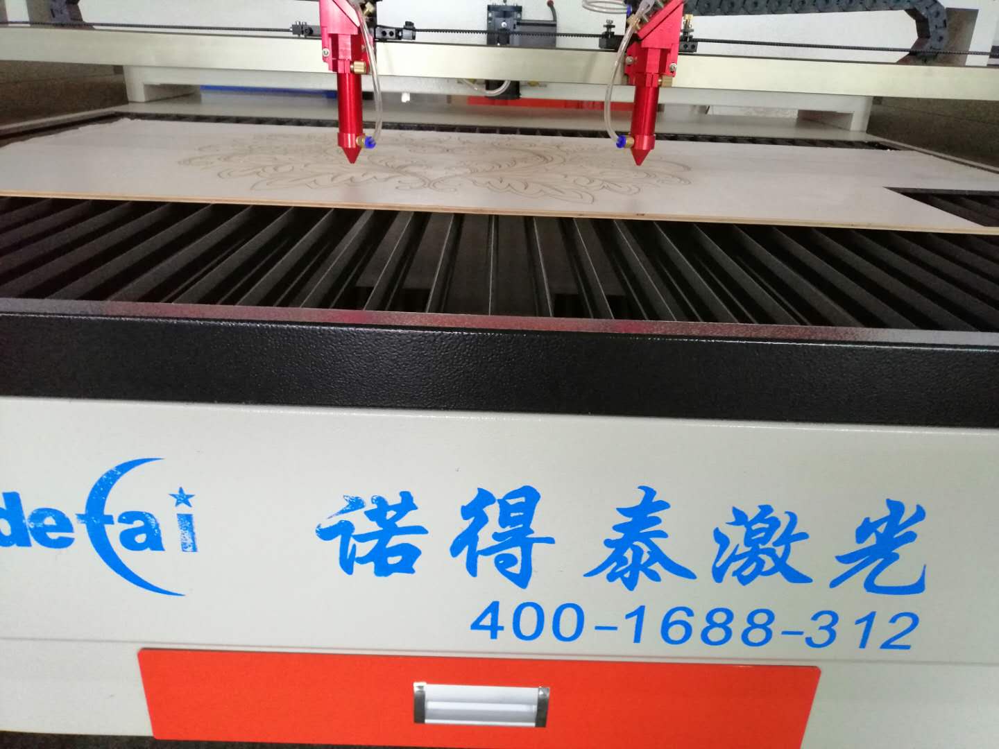 買一臺小型激光切割機(jī)質(zhì)量價格比較好的生產(chǎn)廠家合算一些？
