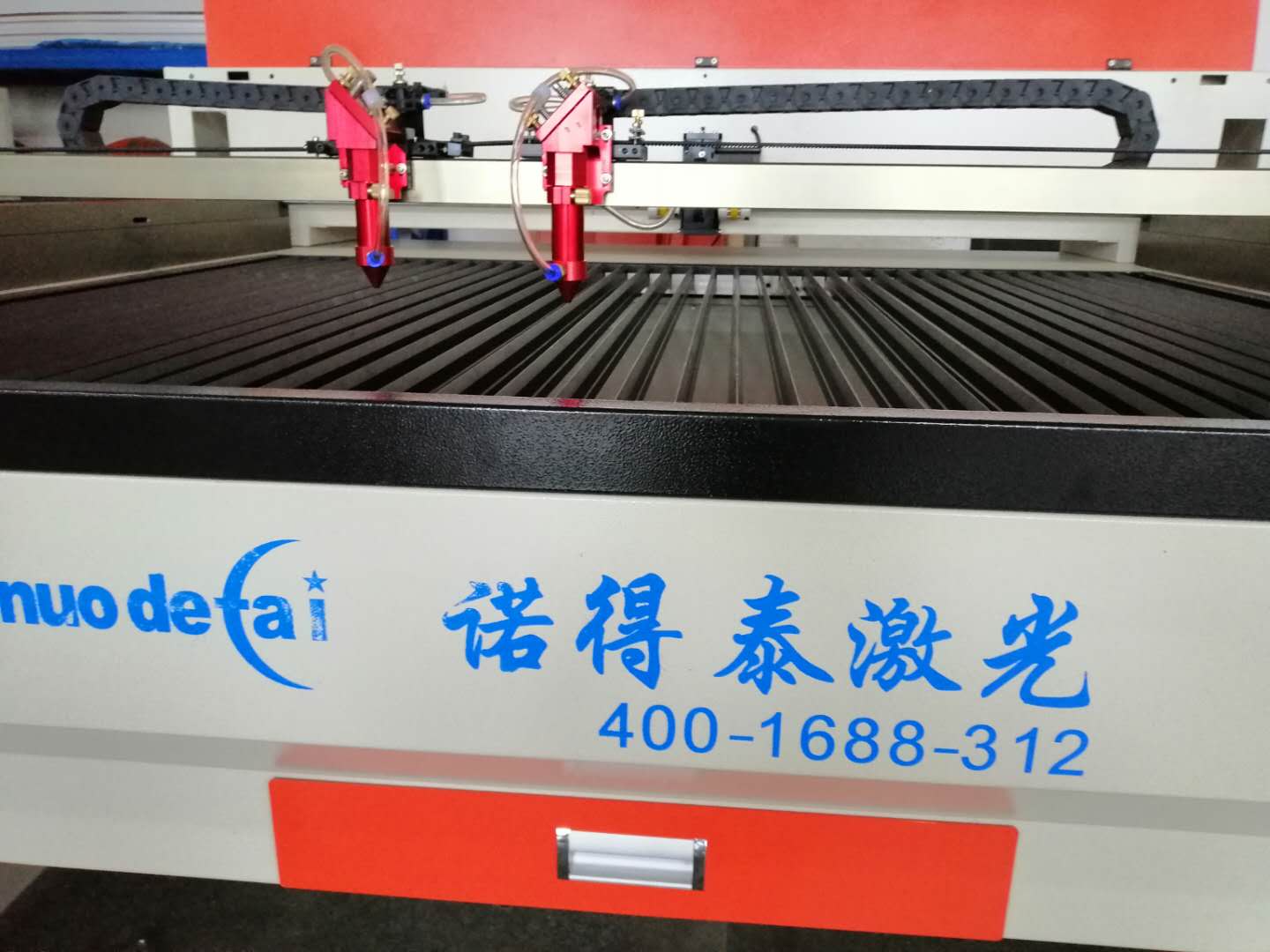 為什么布料激光切割機(jī)在切割的時(shí)候煙霧很大是什么原因？