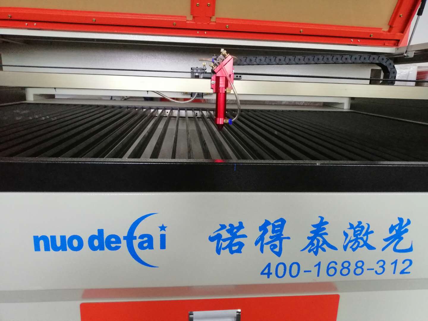 布料激光切割機(jī)該如何選擇，廠家為你提供售前指導(dǎo)