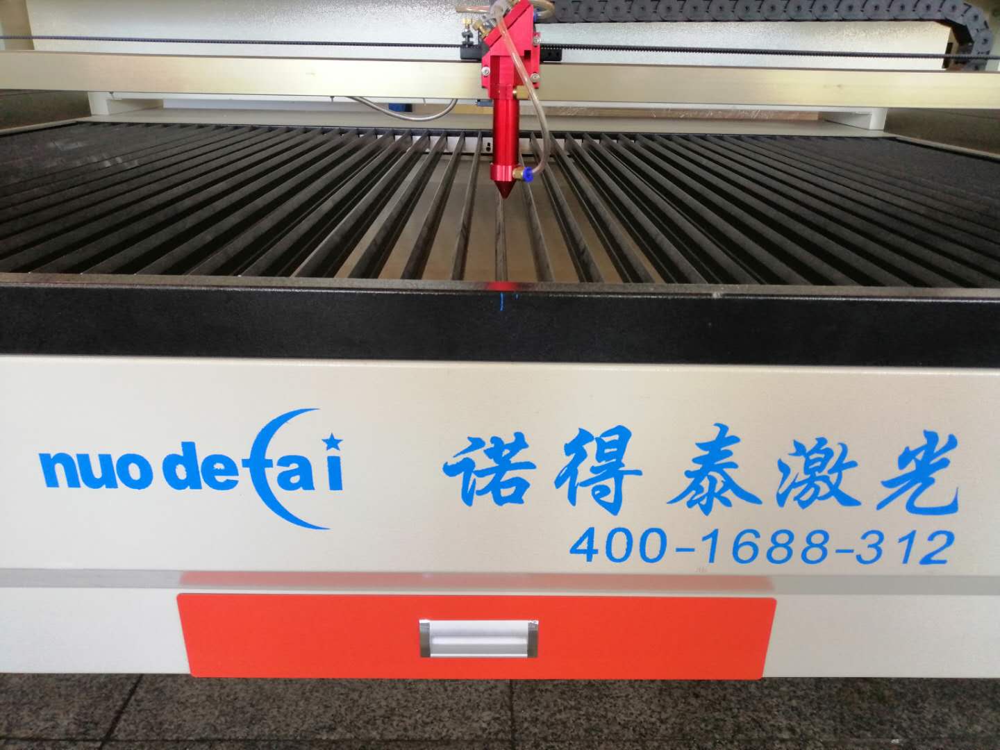 竹木制品旋轉(zhuǎn)激光切割機(jī)的一個工作原理？價格如何！