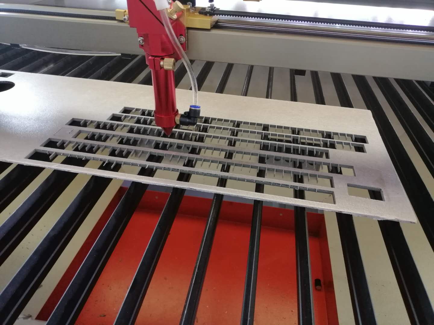 激光切割機(jī)在切割行業(yè)不可取代的因素是什么？