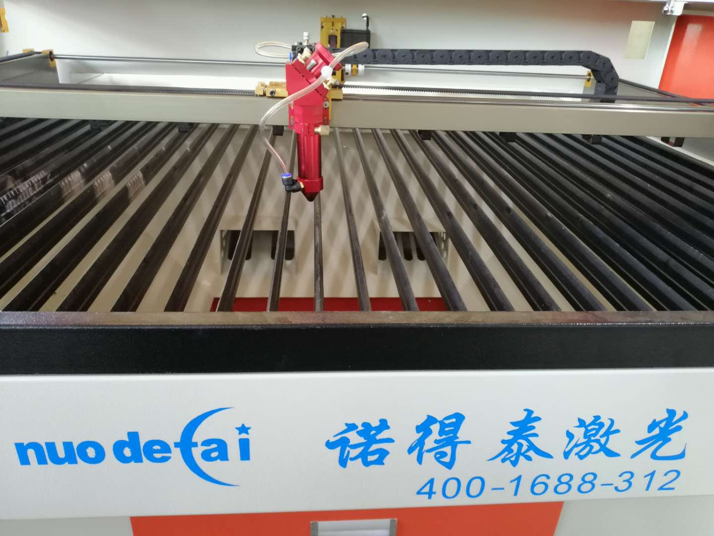 簡介有關(guān)于小型激光切割機廠家價格！