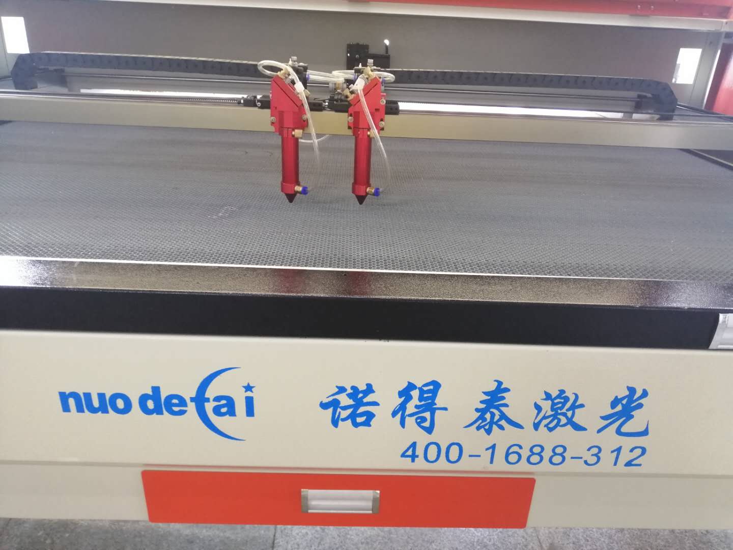 1812雙頭互移激光切割機(jī)適合毛絨玩具裁剪！