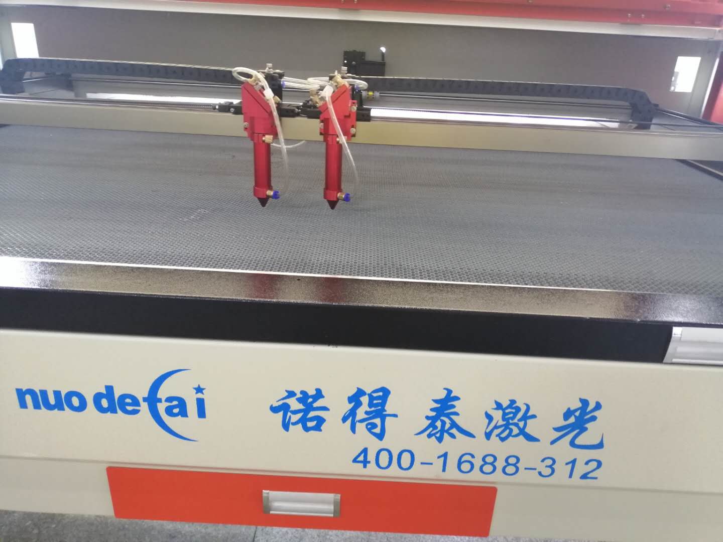 窗簾布料裁剪何不使用激光切割機(jī)加工試試？