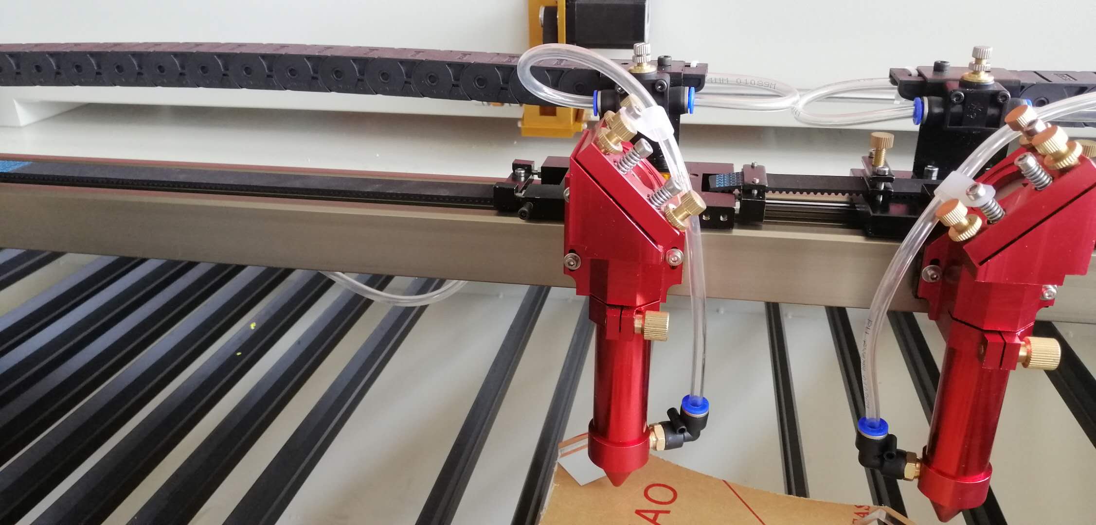 家具行業(yè)使用激光切割機(jī)的作用體現(xiàn)在哪些方面？